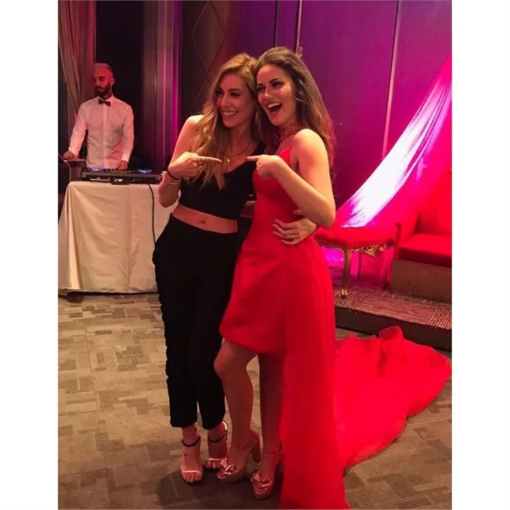 Fahriye Evcen'in kınasından ilk kareler geldi