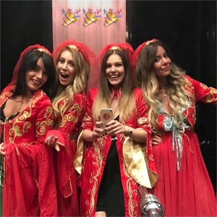 Fahriye Evcen'in kınasından ilk kareler geldi