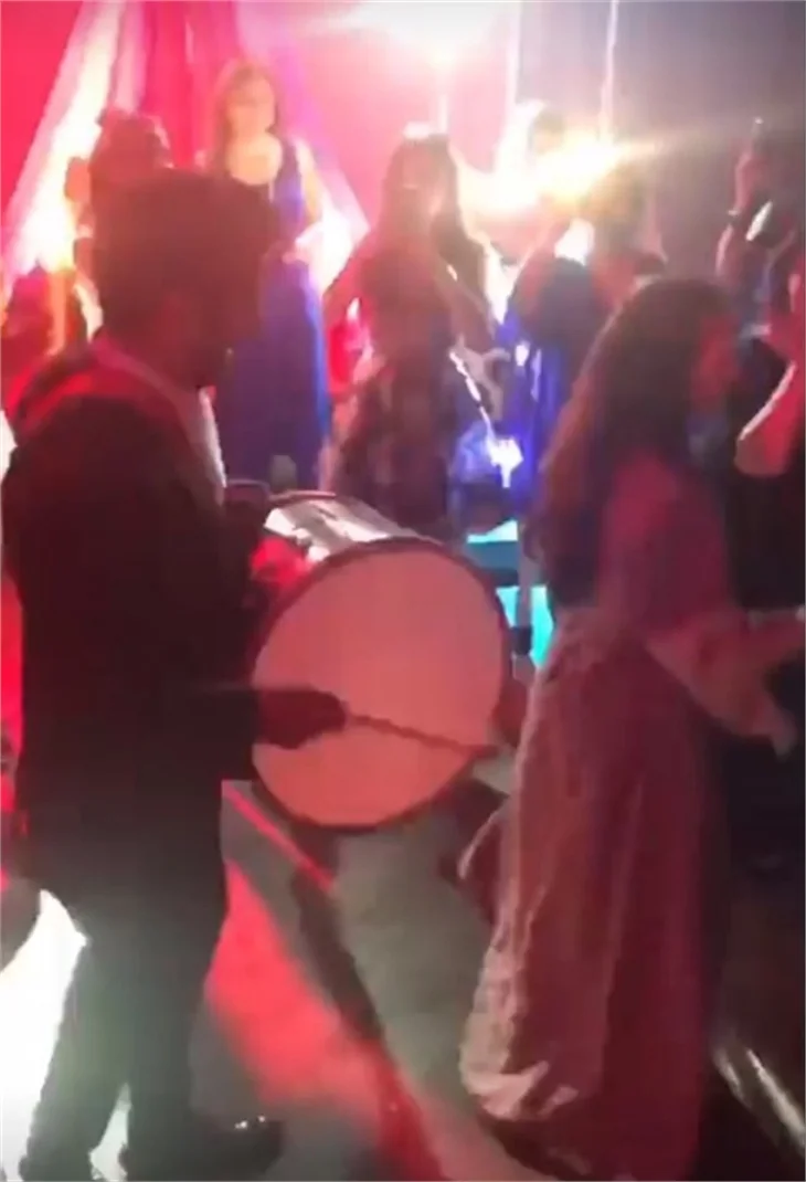 Fahriye Evcen'in kınasından ilk kareler geldi