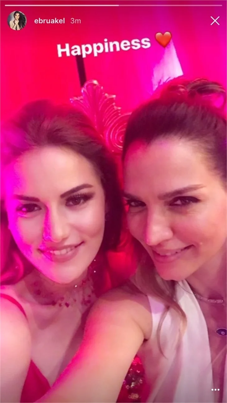 Fahriye Evcen'in kınasından ilk kareler geldi