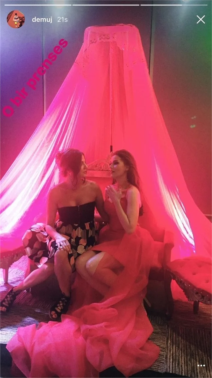 Fahriye Evcen'in kınasından ilk kareler geldi