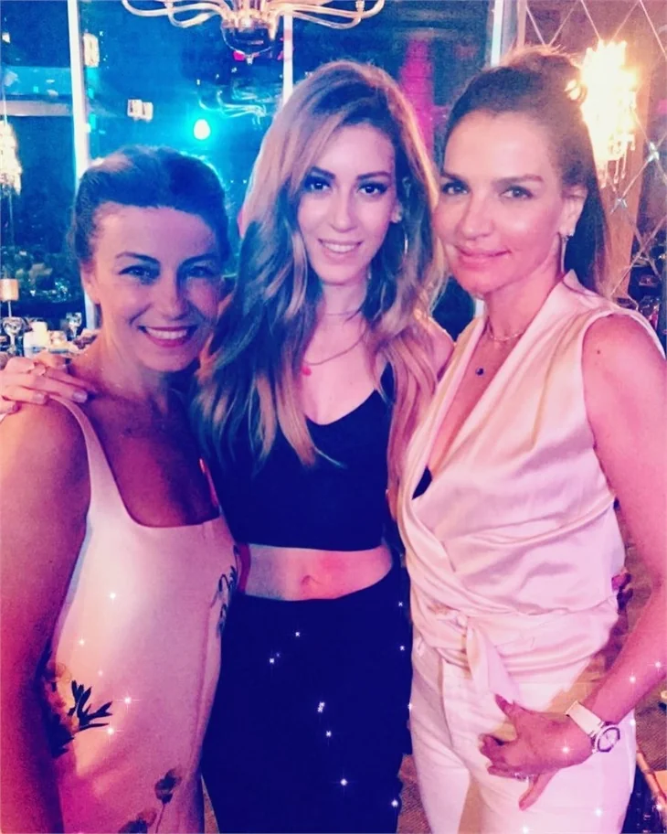 Fahriye Evcen'in kınasından ilk kareler geldi