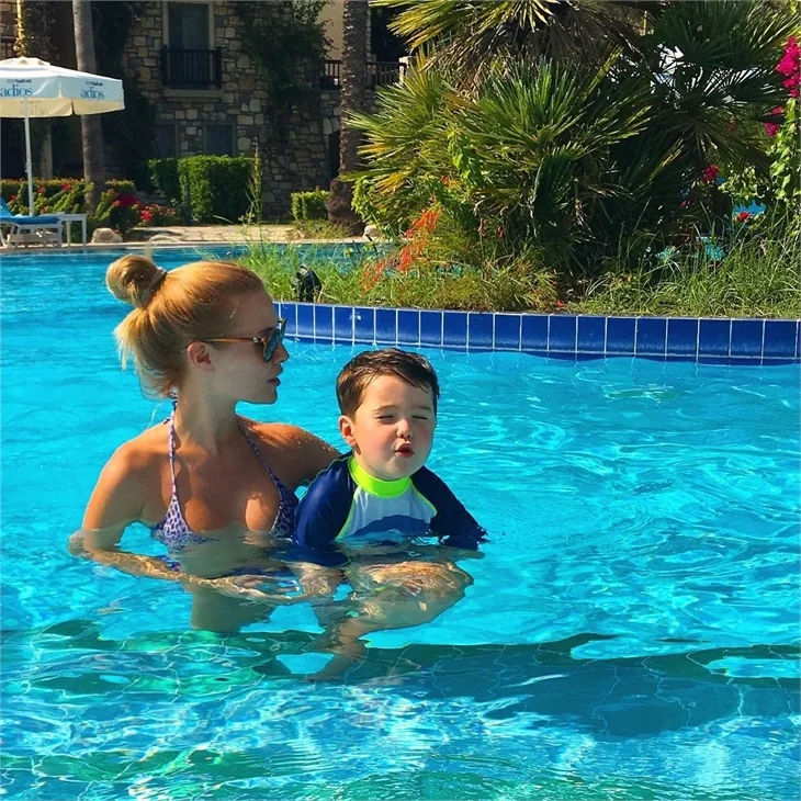 Ünlülerin 2017 tatil pozları