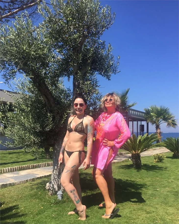 Ünlülerin 2017 tatil pozları