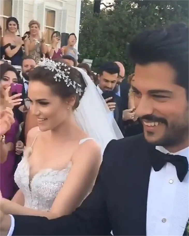 Burak Özçivit ve Fahriye Evcen'in düğününden ilk kareler geldi