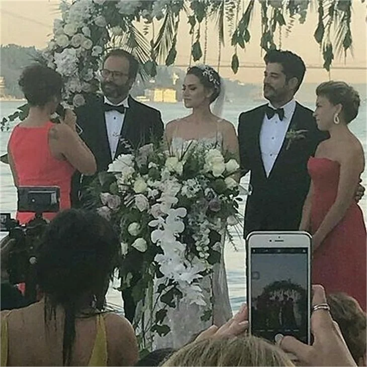 Burak Özçivit ve Fahriye Evcen'in düğününden ilk kareler geldi