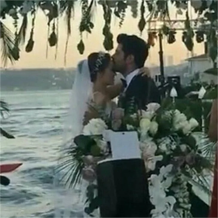 Burak Özçivit ve Fahriye Evcen'in düğününden ilk kareler geldi
