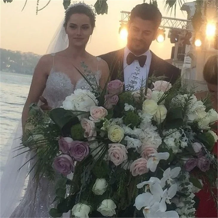 Burak Özçivit ve Fahriye Evcen'in düğününden ilk kareler geldi
