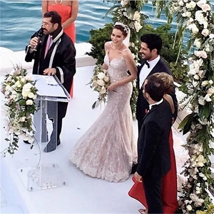 Burak Özçivit ve Fahriye Evcen'in düğününden ilk kareler geldi