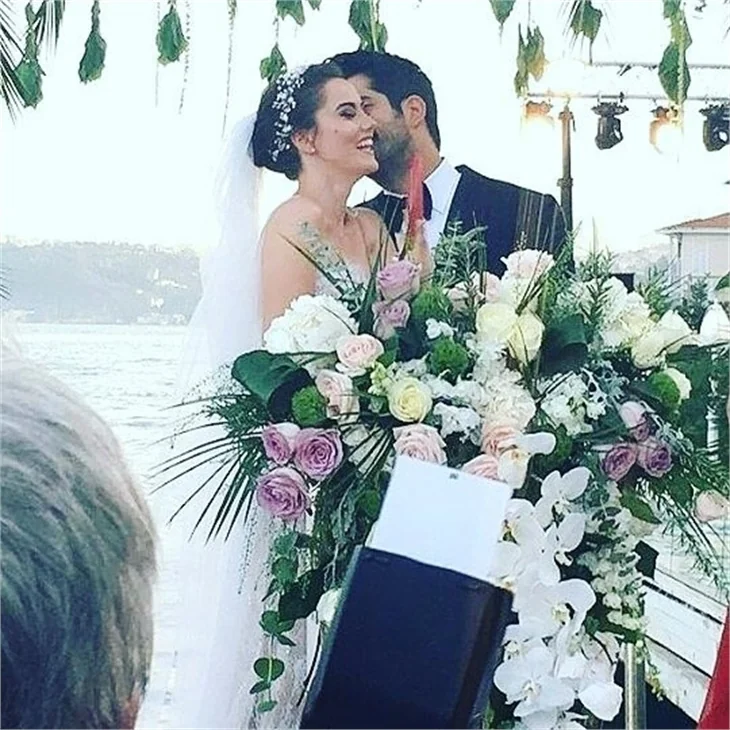 Burak Özçivit ve Fahriye Evcen'in düğününden ilk kareler geldi