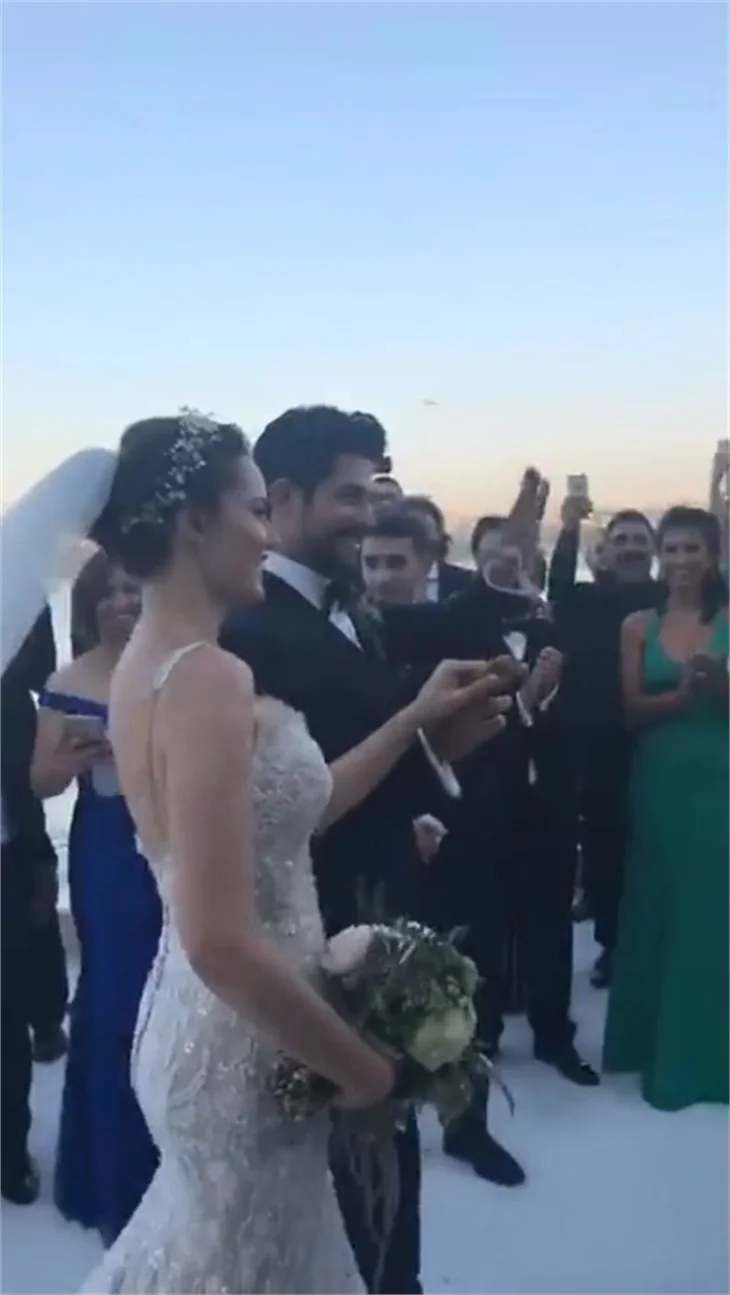 Burak Özçivit ve Fahriye Evcen'in düğününden ilk kareler geldi