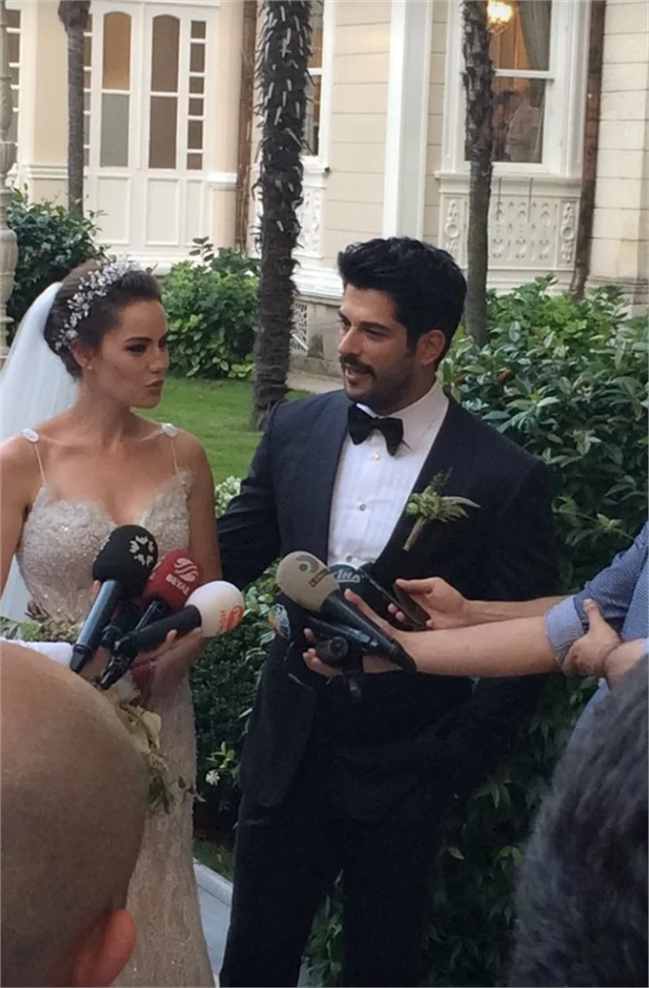 Burak Özçivit ve Fahriye Evcen'in düğününden ilk kareler geldi