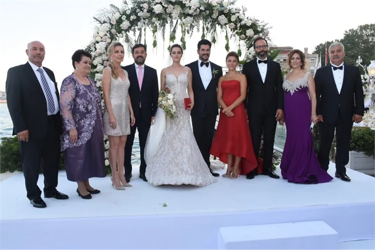 Burak Özçivit ve Fahriye Evcen'in düğününden ilk kareler geldi
