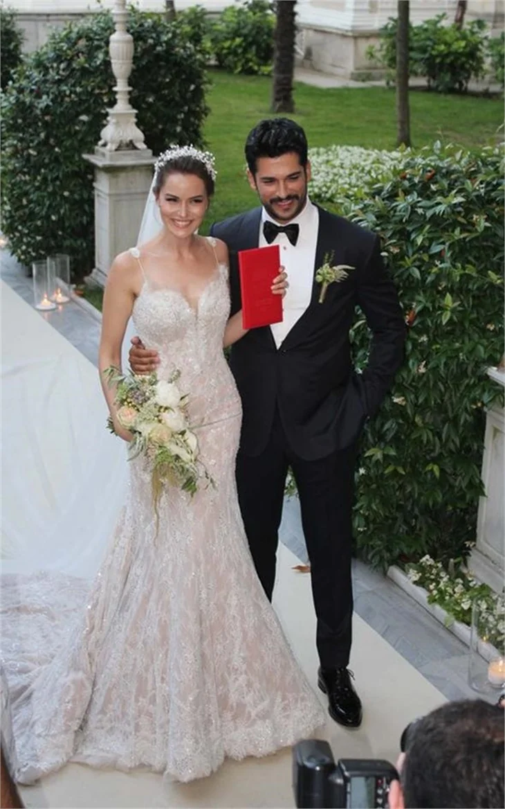 Burak Özçivit ve Fahriye Evcen'in düğününden ilk kareler geldi