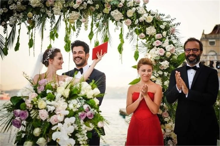 Burak Özçivit ve Fahriye Evcen'in düğününden ilk kareler geldi