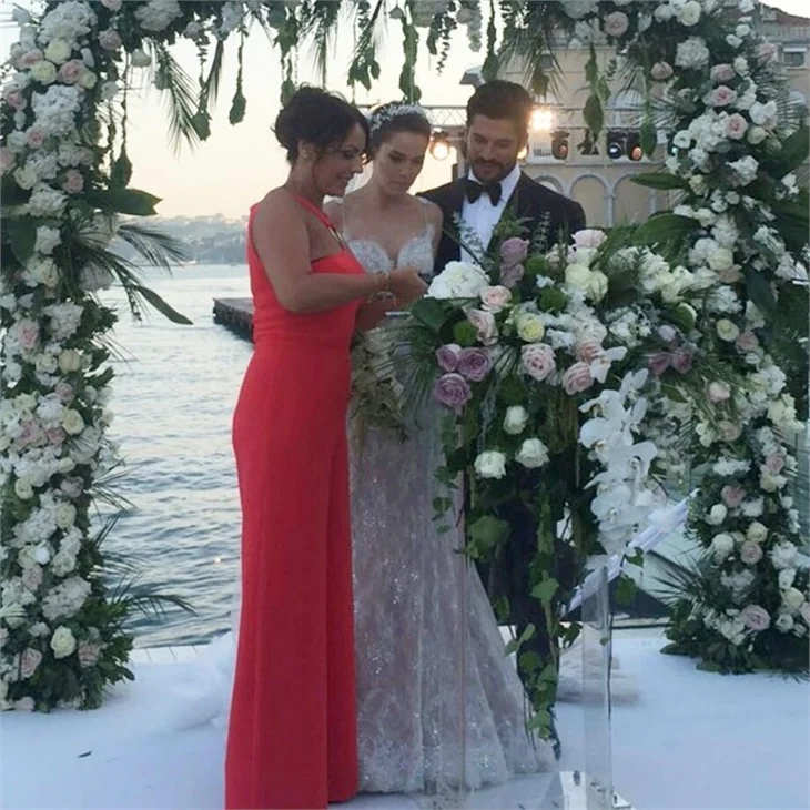 Burak Özçivit ve Fahriye Evcen'in düğününden ilk kareler geldi