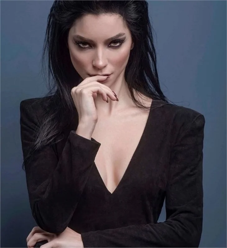 Beren Saat ve Barış Arduç aynı dizide buluşuyor..