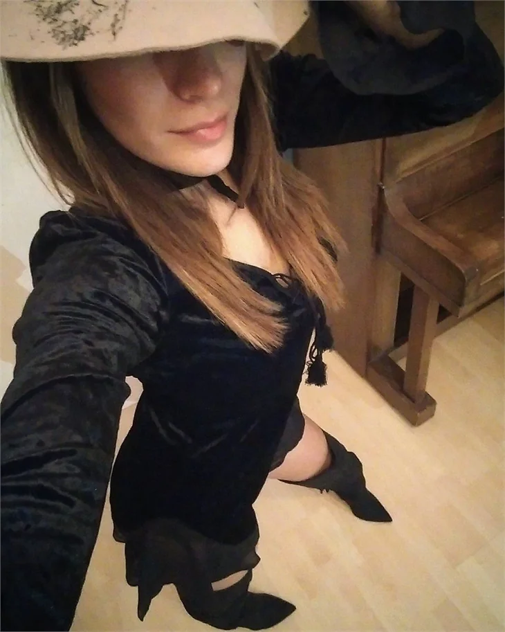 Berna Canbeldek'ten Instagram'ı sallayan pozlar!