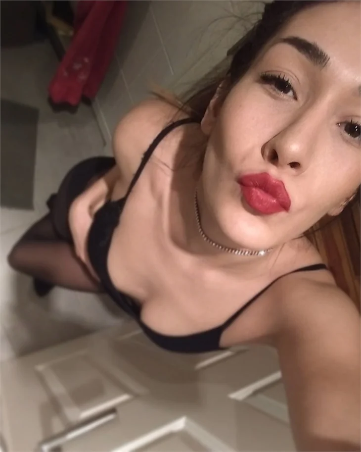 Berna Canbeldek'ten Instagram'ı sallayan pozlar!