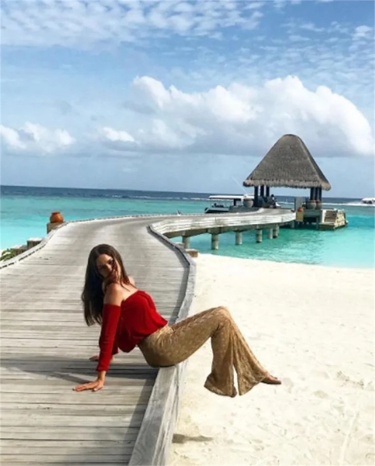 Fahriye Evcen ve Burak Özçivit, Maldivler'de hamburger kuyruğunda