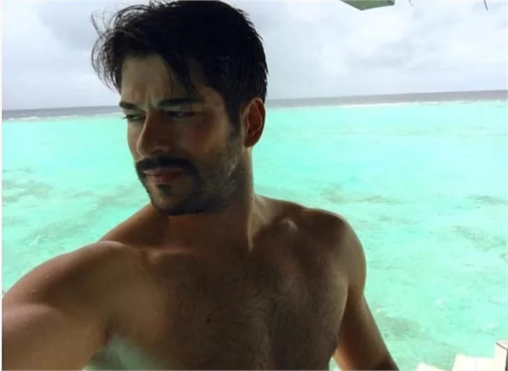 Fahriye Evcen ve Burak Özçivit, Maldivler'de hamburger kuyruğunda