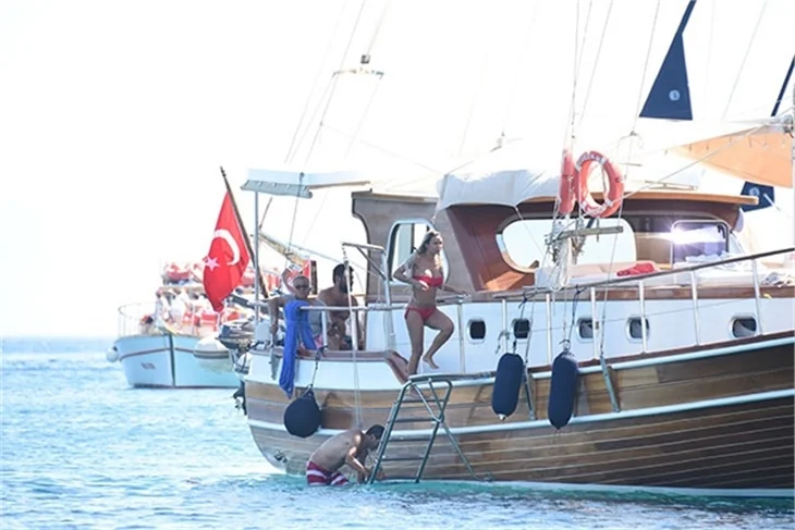 Teknede Didem şov!