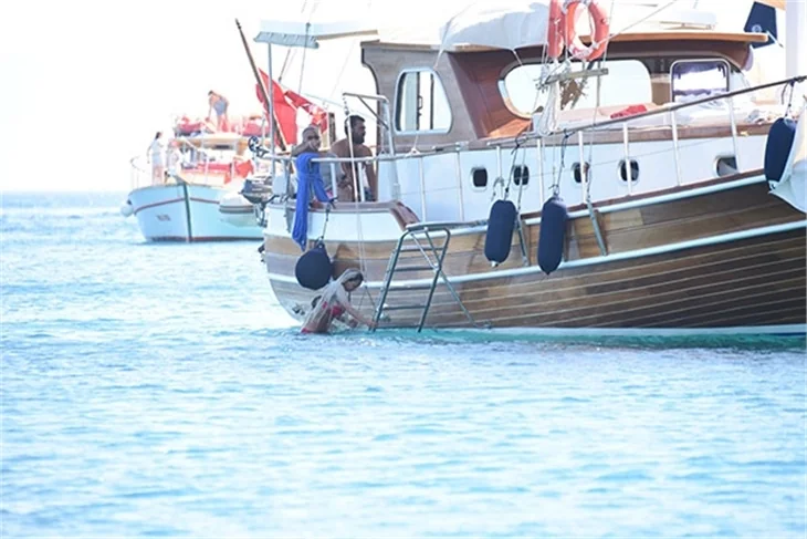 Teknede Didem şov!
