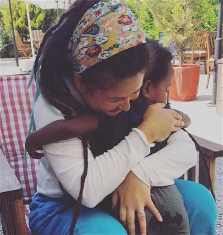 Düştük bir bebek arabasının peşine!