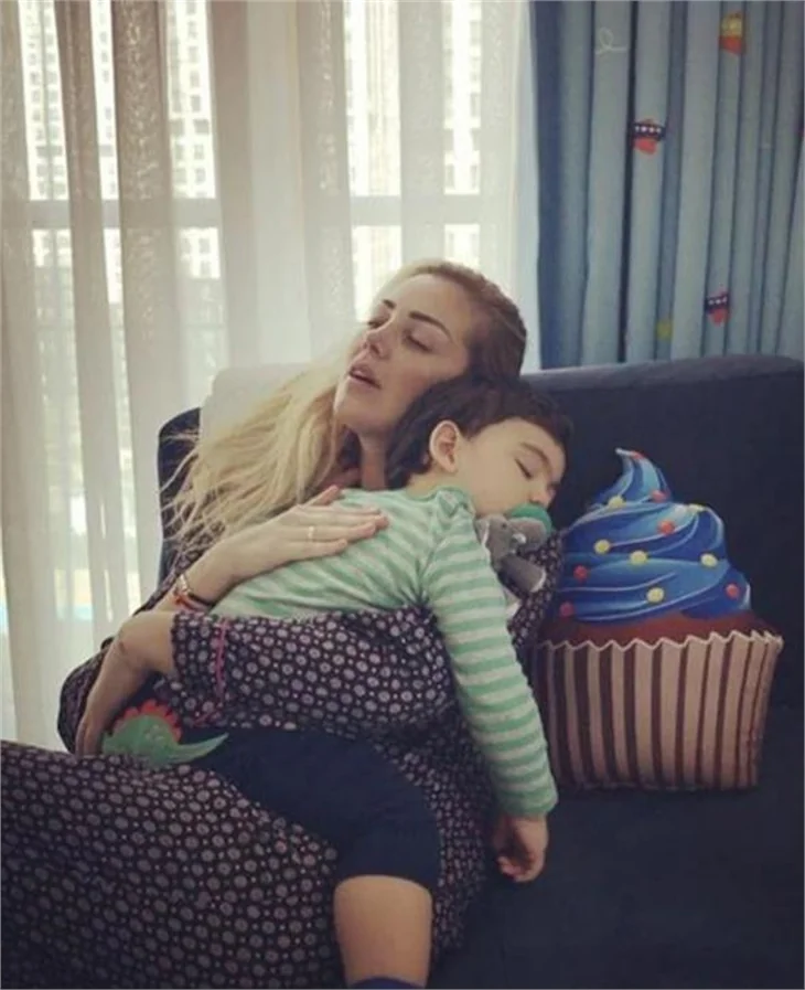 Düştük bir bebek arabasının peşine!