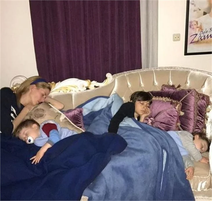 Düştük bir bebek arabasının peşine!