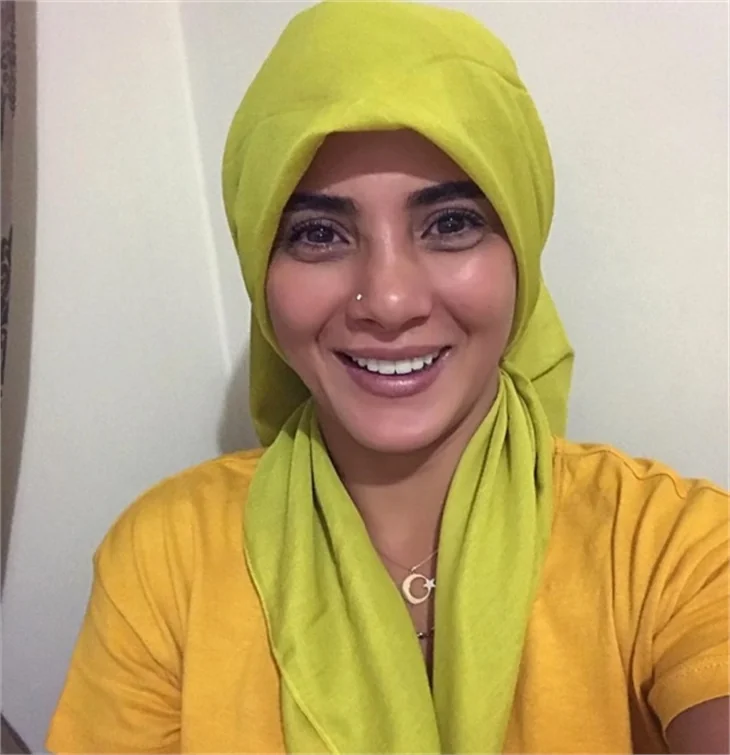 Survivor Sabriye’den çok konuşulan başörtülü poz!