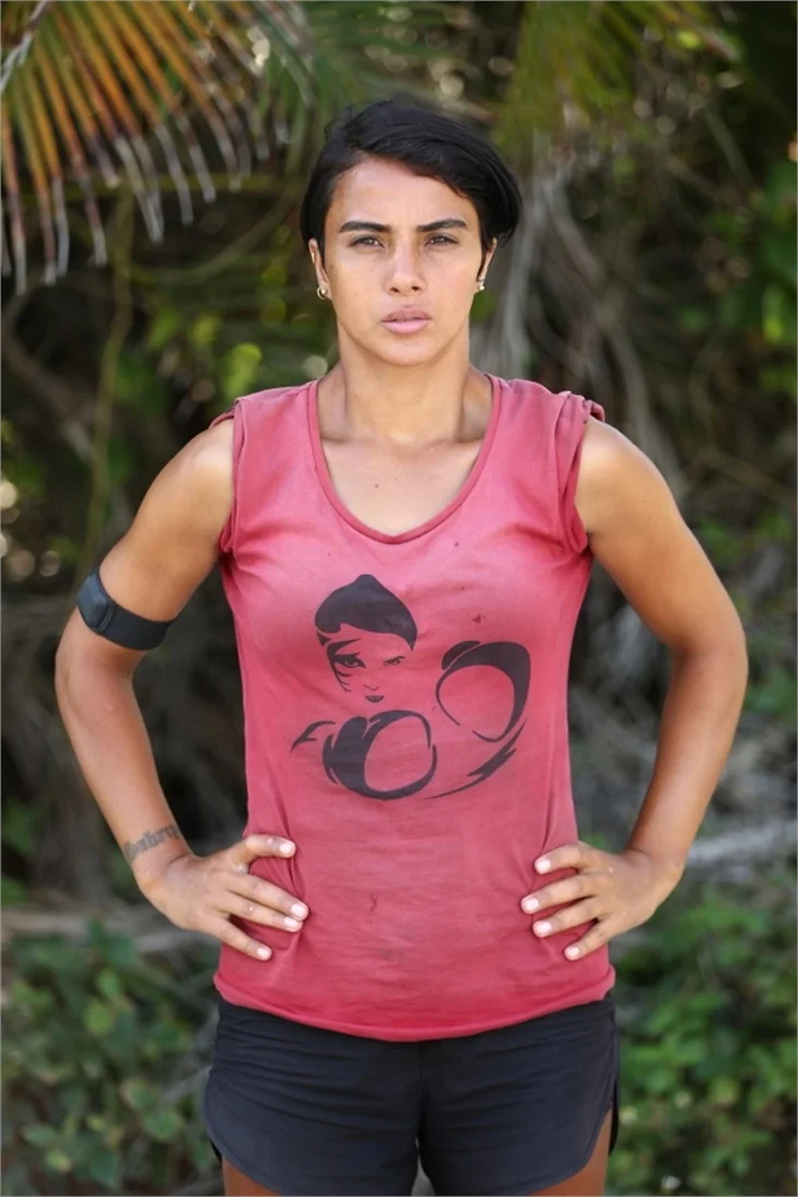Survivor Sabriye’den çok konuşulan başörtülü poz!