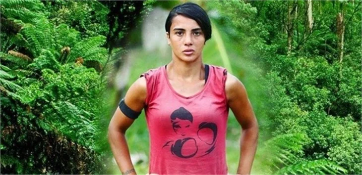 Survivor Sabriye’den çok konuşulan başörtülü poz!