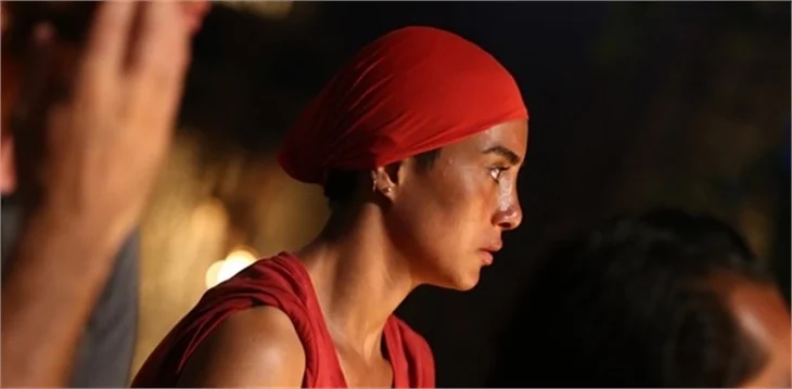 Survivor Sabriye’den çok konuşulan başörtülü poz!