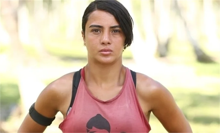 Survivor Sabriye’den çok konuşulan başörtülü poz!
