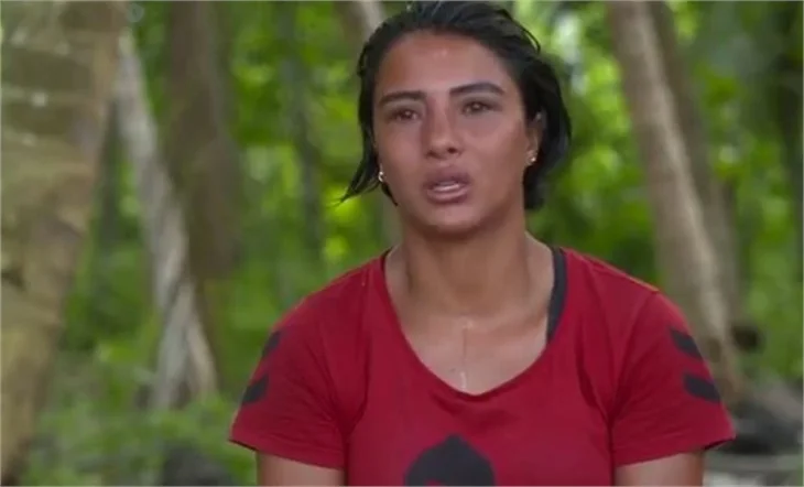 Survivor Sabriye’den çok konuşulan başörtülü poz!