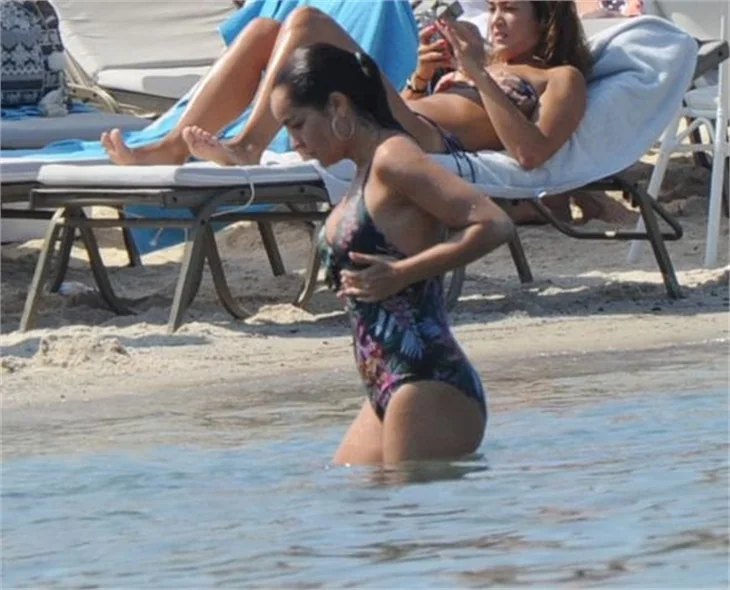 Bengü sevgilisiyle Çeşme'de
