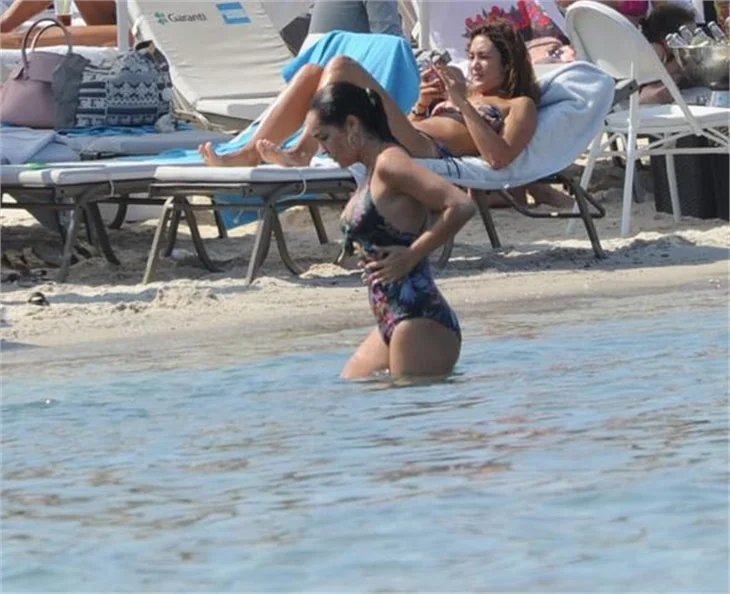 Bengü sevgilisiyle Çeşme'de