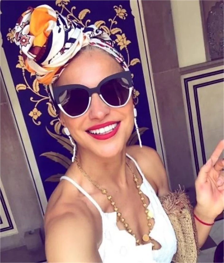 Burcu Esmersoy üç dövme yaptırdı!
