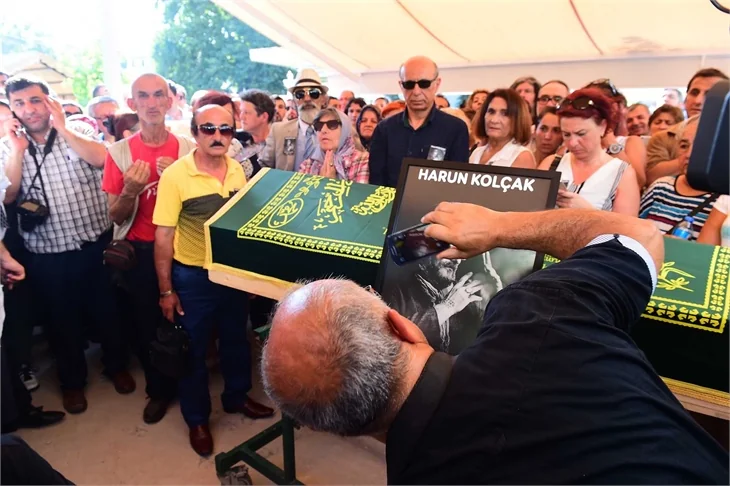 Harun Kolçak, Gemlik'te annesinin mezarının üzerine defnedildi!