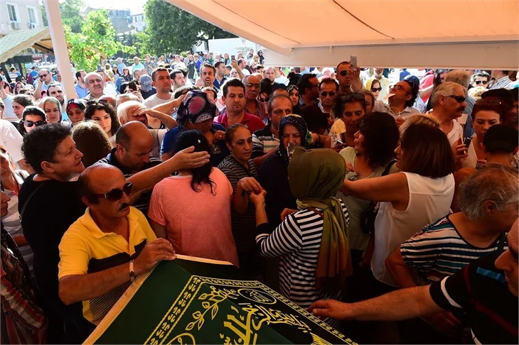 Harun Kolçak, Gemlik'te annesinin mezarının üzerine defnedildi!