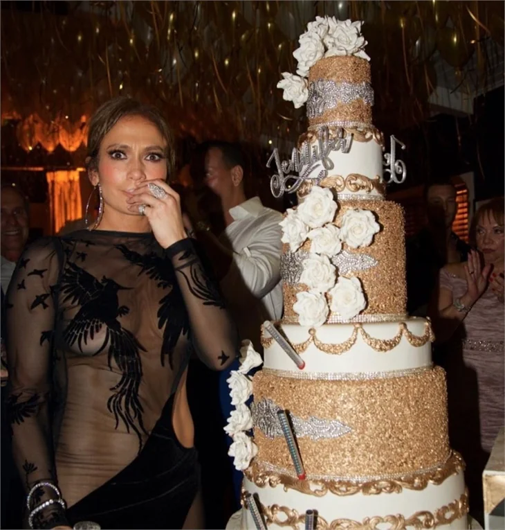 Jennifer Lopez yeni yaşını kutladı!
