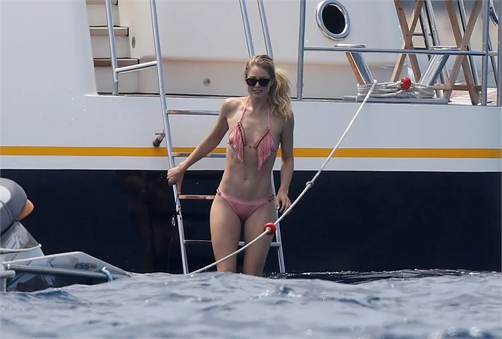 Doutzen Kroes tatilde nefes kesti!