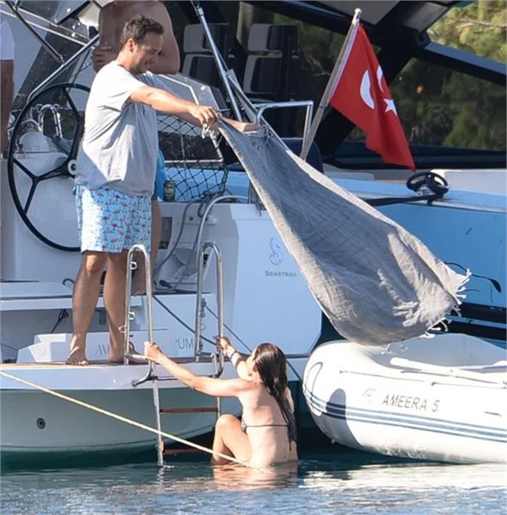 Güzel yıldız aşka geldi!