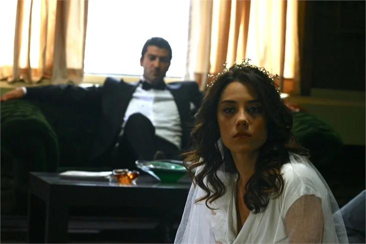 Kenan İmirzalıoğlu ve Cansu Dere tekrar aynı dizide mi?