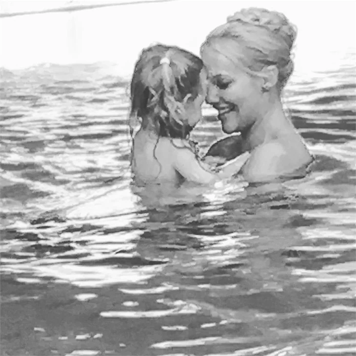 Meryem Uzerli'den bikinili paylaşımlar!