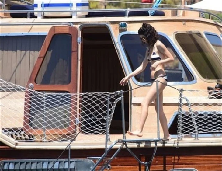 Beren Saat istemedi, Özge Özpirinçci kaptı!