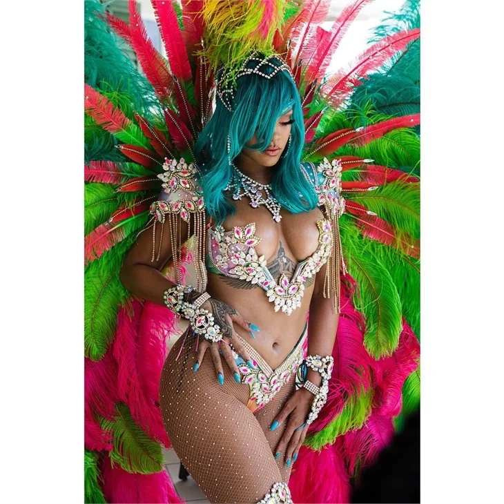 Rihanna yeni imajıyla olay yarattı!