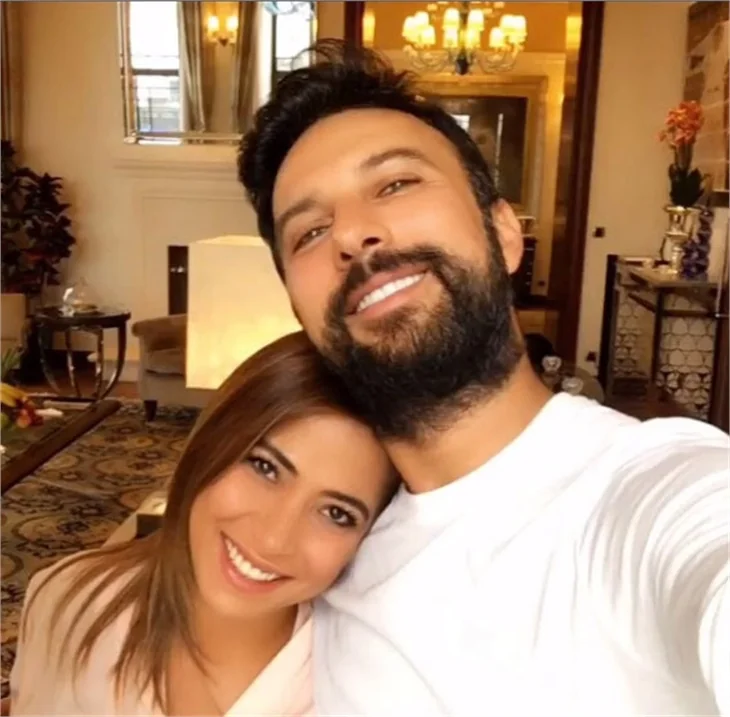 Tarkan'dan eşine yüzük ve cip jesti!