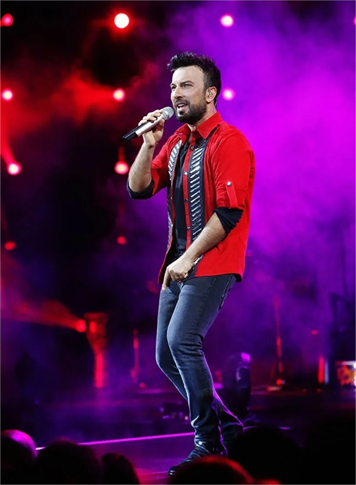 Tarkan'dan eşine yüzük ve cip jesti!